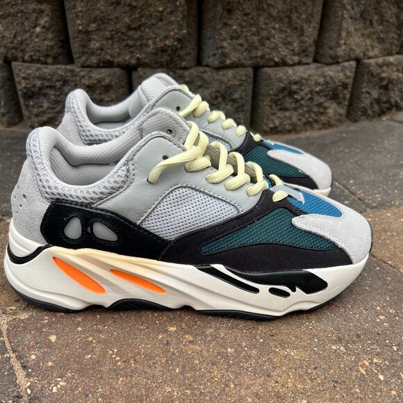 The Adidas Yeezy Boost 700 "Waverunner athleisure shoe boys size 5 - Picture 1 of 6